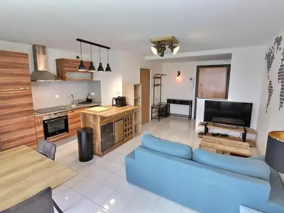 Cuisine ou kitchenette dans l'établissement Appartement lumineux à Colmar avec terrasse, parking et WiFi – 5 min du centre - FR-1-722-1
