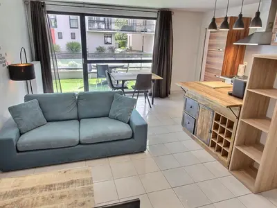 Coin salon dans l'établissement Appartement lumineux à Colmar avec terrasse, parking et WiFi – 5 min du centre - FR-1-722-1