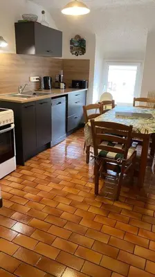 Cuisine ou kitchenette dans l'établissement Gîte Marchand