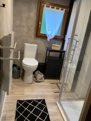 Salle de bains dans l'établissement Le chalet du cœur