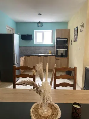 Cuisine ou kitchenette dans l'établissement Gîte Auberge du fumoir