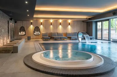 Piscine de l'établissement Best Western Premier Le Chapitre Hotel and Spa ou située à proximité