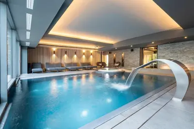 Piscine de l'établissement Best Western Premier Le Chapitre Hotel and Spa ou située à proximité