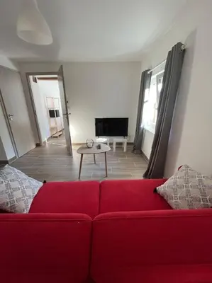 Télévision ou salle de divertissement dans l'établissement Gite Terrasse Le Doux Refuge à Beblenheim Parking privé