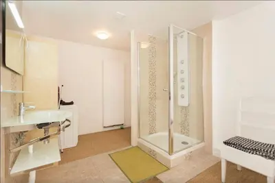 Salle de bains dans l'établissement Petite Venise Grand Duplex Turenne Hyper Centre