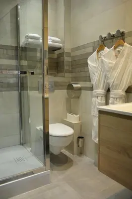 Salle de bains dans l'établissement Appartement-terrasse parking privé Meublé de Tourisme 4 étoiles