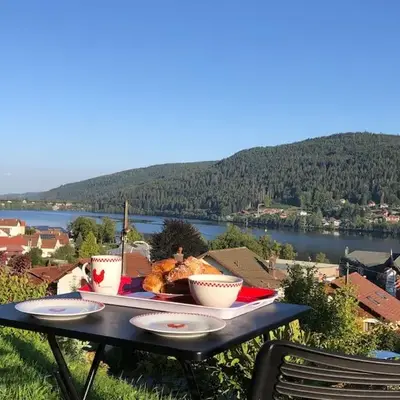 Appartement cosy - grande terrasse pleine vue lac