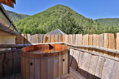 Vue générale sur la montagne ou vue sur la montagne depuis le village vacances