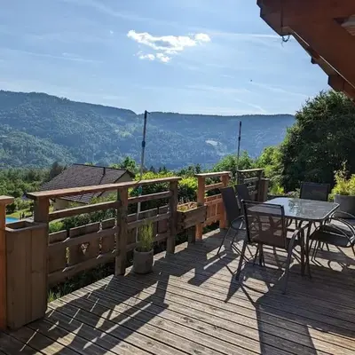 Chalet ensoleillé dans les Hautes Vosges avec terrasse