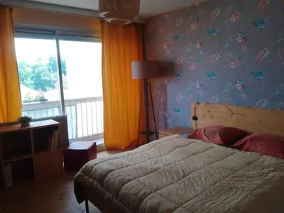 Un ou plusieurs lits dans un hébergement de l'établissement Appartement avec balcon : Le Serenity