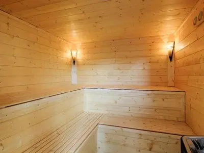 Plan de l'établissement Escapade Romantique: Cabane avec Terrasse Panoramique, Poêle à Bois et Éclairage Multicolore - FR-1-589-441