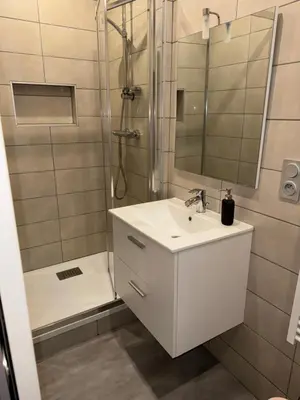 Salle de bains dans l'établissement Au p’tit nid douillet de Léa
