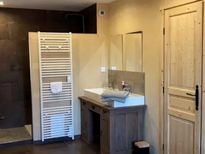 Salle de bains dans l'établissement Les trois pierres