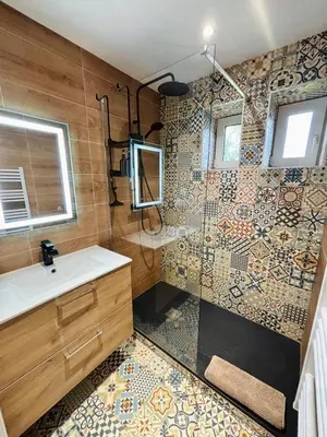 Salle de bains dans l'établissement Les Alliés