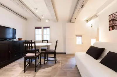 Télévision ou salle de divertissement dans l'établissement Historic city center - Petite Venise suites