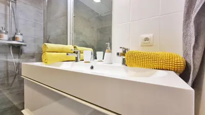 Salle de bains dans l'établissement Chez Margot & Fawaz - Parking - 3 chambres - Jardin - Relax BNB
