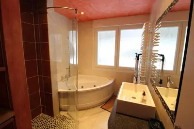 Salle de bains dans l'établissement Gîte Le Cincle au cœur du massif des Vosges