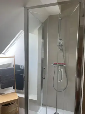 Salle de bains dans l'établissement A l'ombre du figuier