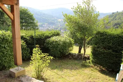 Vue générale sur la montagne ou vue sur la montagne depuis le chalet