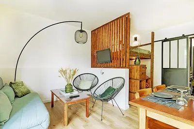 Coin salon dans l'établissement L'Epicéa - Appartement vue montagne