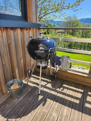 Barbecue disponible mis à disposition des clients de la maison de vacances