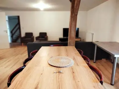 Coin salon dans l'établissement Grand appartement de 3 chambres moderne et spacieux, entièrement meublé