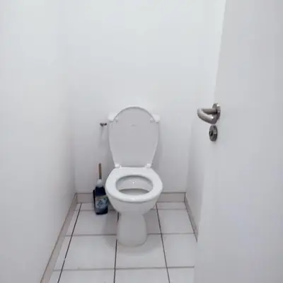 Salle de bains dans l'établissement Grand appartement de 3 chambres moderne et spacieux, entièrement meublé