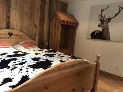 Un ou plusieurs lits dans un hébergement de l'établissement Chalet SPA Le Diamant Nathalie MN La Rouge