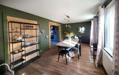Cuisine ou kitchenette dans l'établissement Maison Les Planches