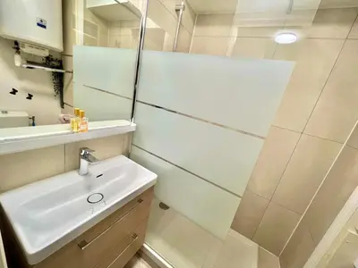 Salle de bains dans l'établissement Joli studio cosy, vue magnifique et terrasse privée