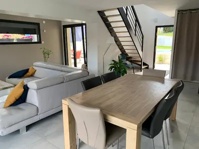 Coin salon dans l'établissement Superbe villa avec piscine proche de belfort
