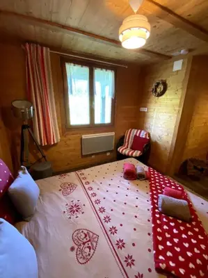Un ou plusieurs lits dans un hébergement de l'établissement Le chalet des coeurs