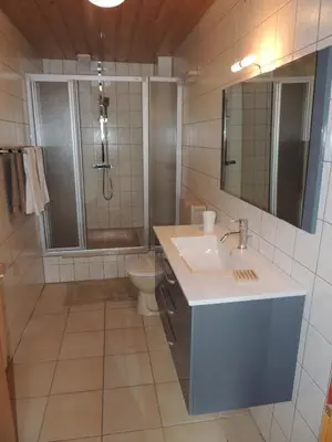 Salle de bains dans l'établissement Les Hauts de Brochot