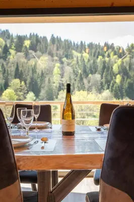Boissons dans l'établissement Chalet Victorine, vue imprenable avec spa