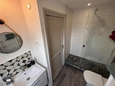 Salle de bains dans l'établissement LE NOUVEAU VAUBAN