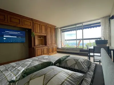 Un ou plusieurs lits dans un hébergement de l'établissement LE PANORAMA studio privé avec vue magnifique TURCKHEIM TROIS ÉPIS