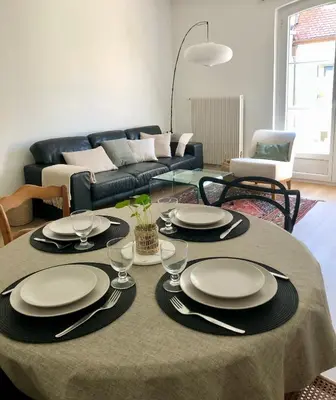 Coin salon dans l'établissement Appartement Coeur de Ville Cathédrale - Ascenseur -