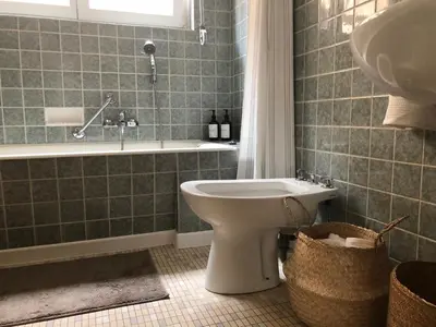 Salle de bains dans l'établissement Appartement Coeur de Ville Cathédrale - Ascenseur -