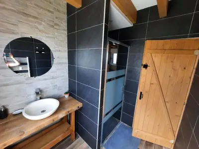 Salle de bains dans l'établissement Gîte Les sepneilles !
