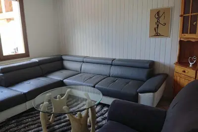 Coin salon dans l'établissement Charmante Maison Blanche