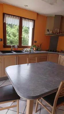 Cuisine ou kitchenette dans l'établissement Charmante Maison Blanche