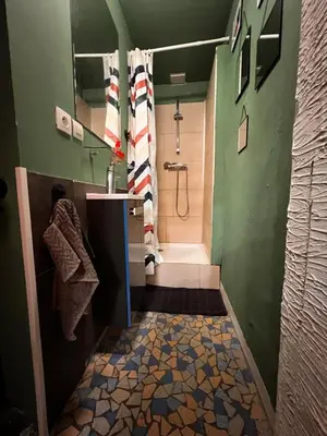Salle de bains dans l'établissement Le Rosier