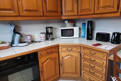 Cuisine ou kitchenette dans l'établissement Maison Mitoyenne entre les lacs, proche du centre ville de Gérardmer