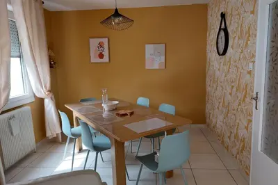 Coin salon dans l'établissement Maison Mitoyenne entre les lacs, proche du centre ville de Gérardmer