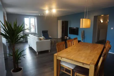 Télévision ou salle de divertissement dans l'établissement L'Aubach - appartement spacieux - au pied du vignoble - parking gratuit