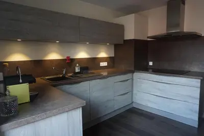 Cuisine ou kitchenette dans l'établissement L'Aubach - appartement spacieux - au pied du vignoble - parking gratuit