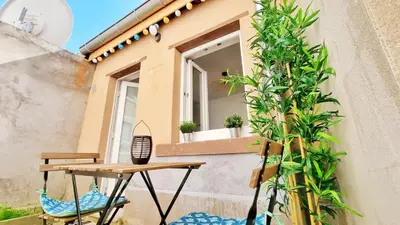 Balcon ou terrasse dans l'établissement Le Ptit Paradis - Calme - Wifi - Cour privée - Relax BNB