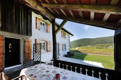 Vue générale sur la montagne ou vue sur la montagne depuis la maison de vacances