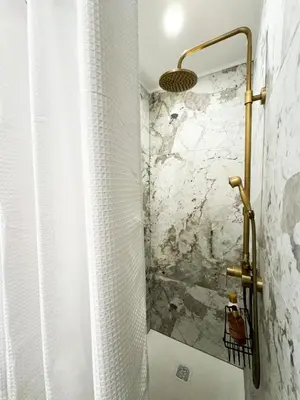 Salle de bains dans l'établissement La Chambre des Trois Églises