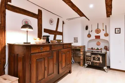 Cuisine ou kitchenette dans l'établissement Gîte Entre Vignes et Vergers maison historique